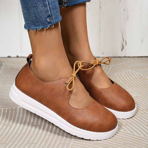 Dame Sneakers med cut-out-design og komfortabel platform Stilla