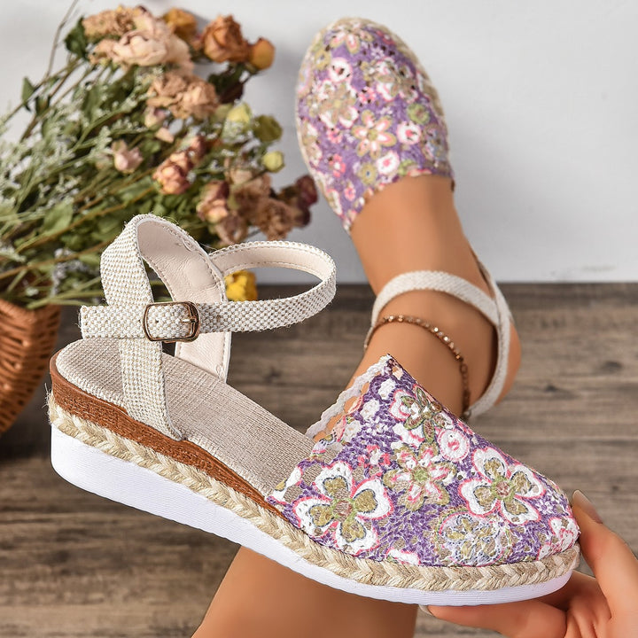 Dame espadrillos med blomsterbroderi og komfortabel kilehælt Stilla