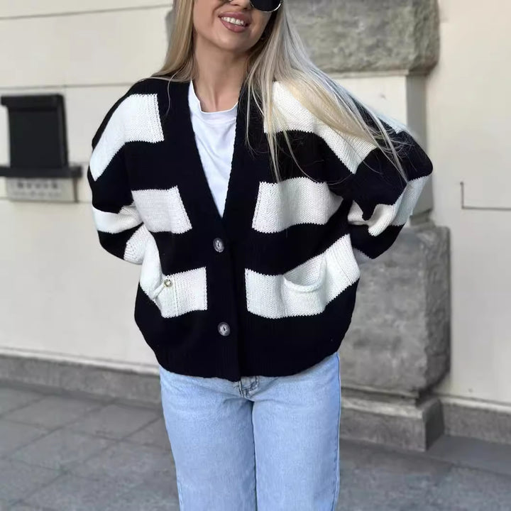 Kvinders hyggelige oversized cardigan med moderne striber og lommer Stilla