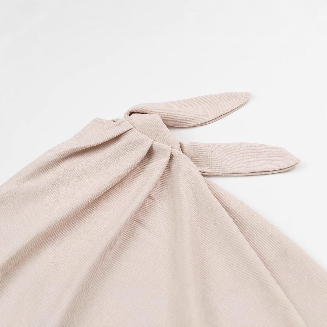Dame sarong med elegant knude og flydende materiale Stilla