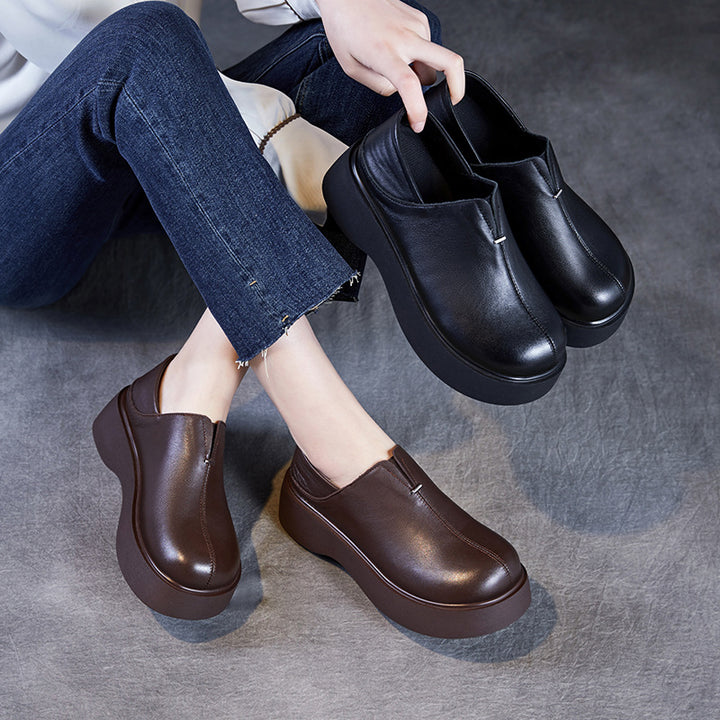 Dame Slip-On Platform Sko med elegant svungen design Stilla