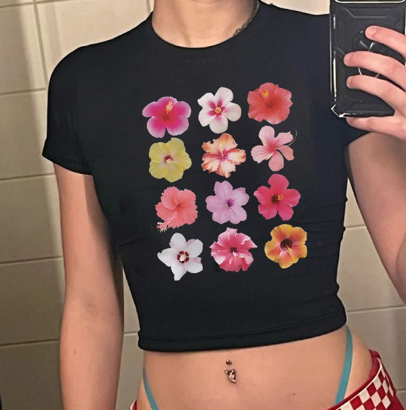 Dame Crop-T-Shirt med kreativt motiv og tætsiddende snit Skovae