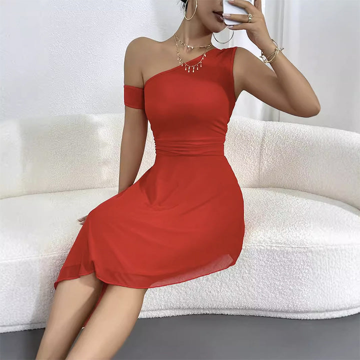 Dame asymmetrisk One-Shoulder kjole med figursyet snit og elegant flow Stilla