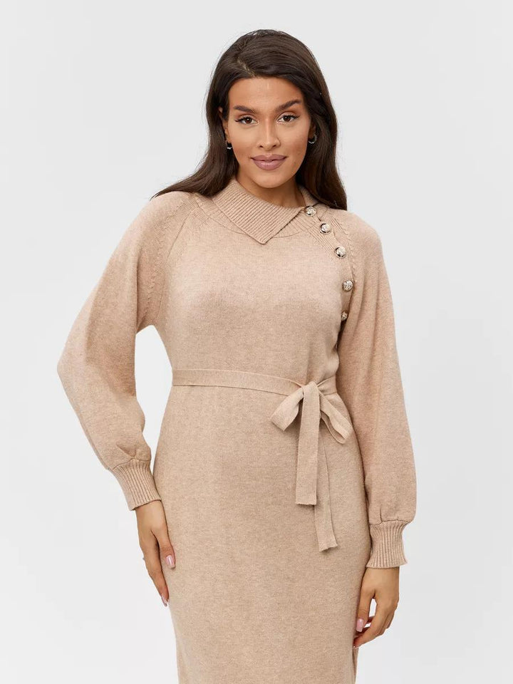 Kvinders elegante strikket kjole med skræddersyet bælte og fashionable knapdetaljer Stilla