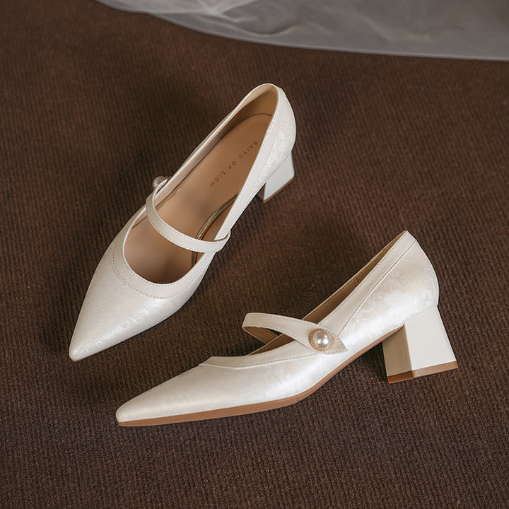 Damechic Pumps med spids tå og blokhæl med perledetalje Stilla