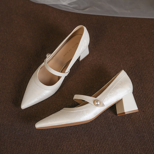 Damechic Pumps med spids tå og blokhæl med perledetalje Stilla
