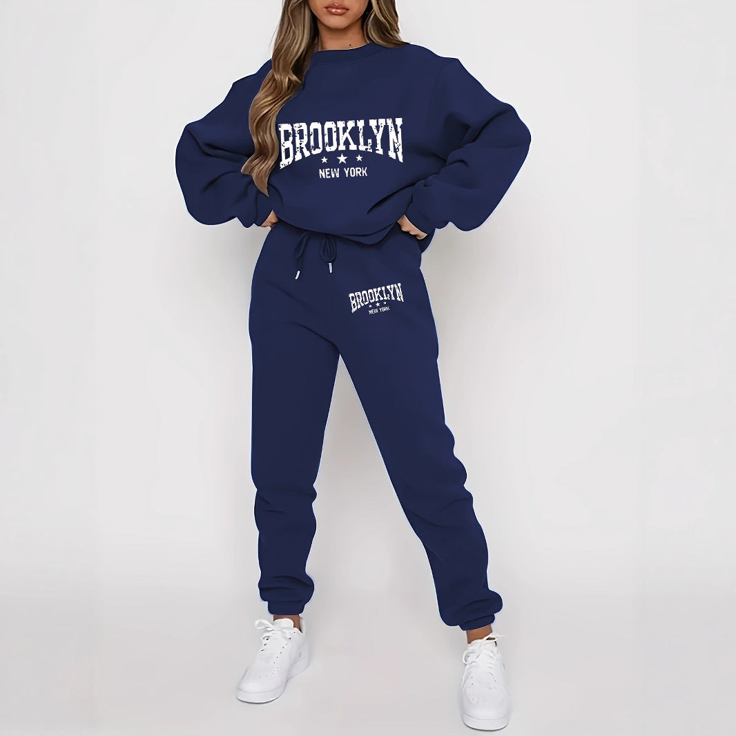 Dame hoodie og joggersæt med urban Brooklyn design Skovae