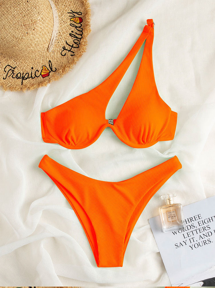 Dame trekantet bikini med asymmetrisk design Skovae
