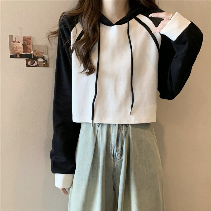 Femme Cropped Pullover Hoodie med kontrastærmer Stilla