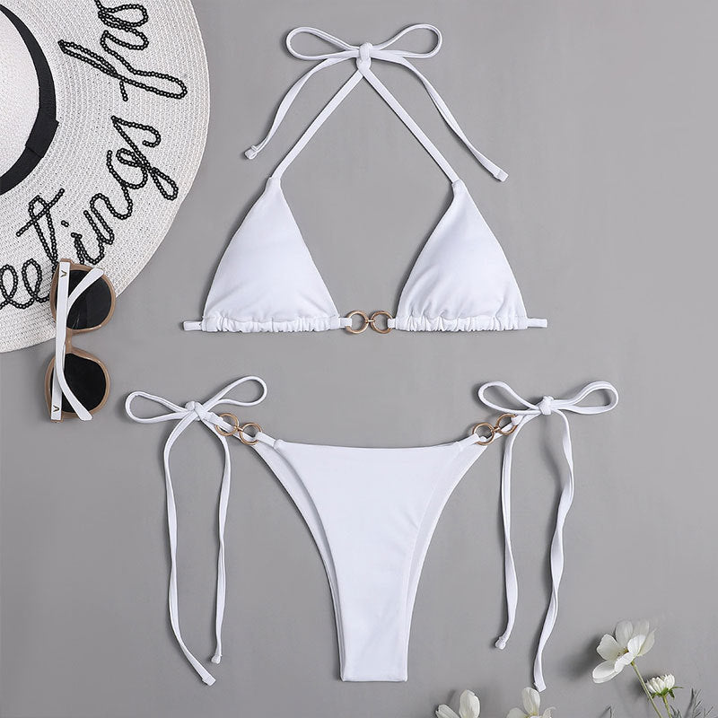 Dame bikiniunderdel med sideløsninger og elegante metalaccentuer Stilla