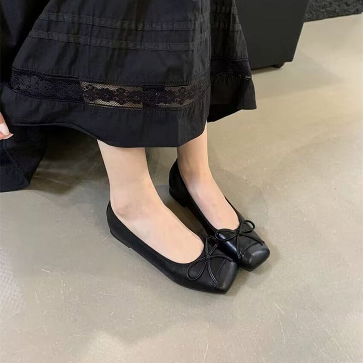 Dame Ballerinas med dekorativt sløjfe-design og komfortabelt fodseng Stilla