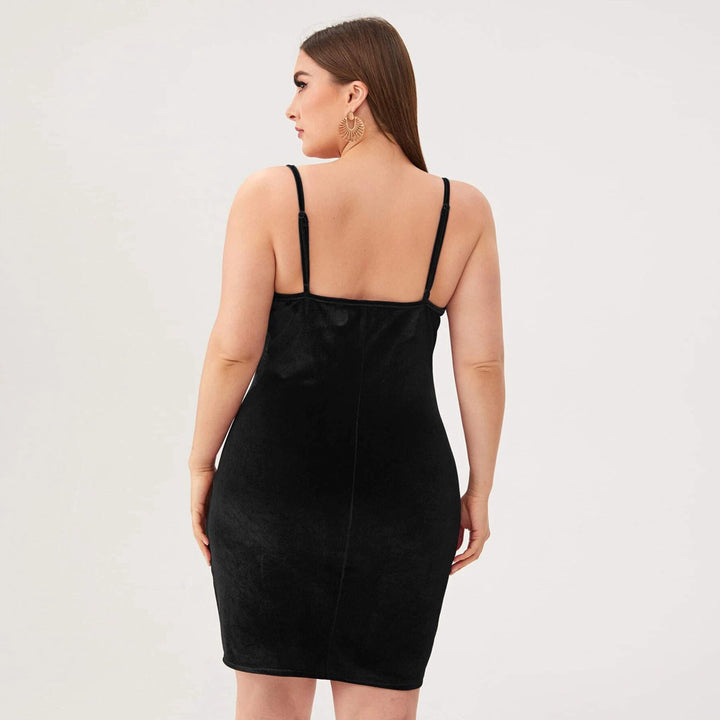 Dame elegant, figursyet festkjole i velour Skovae