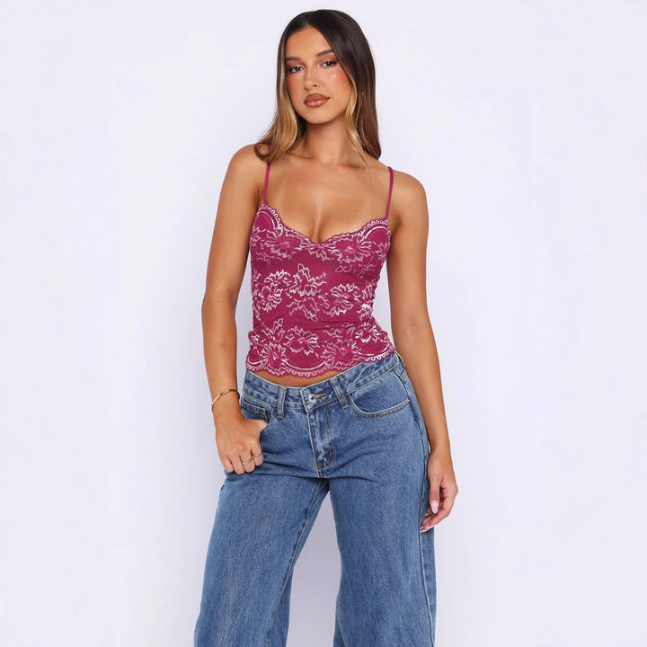 Dame spids-cami-top med fine stropper og elegante detaljer Skovae