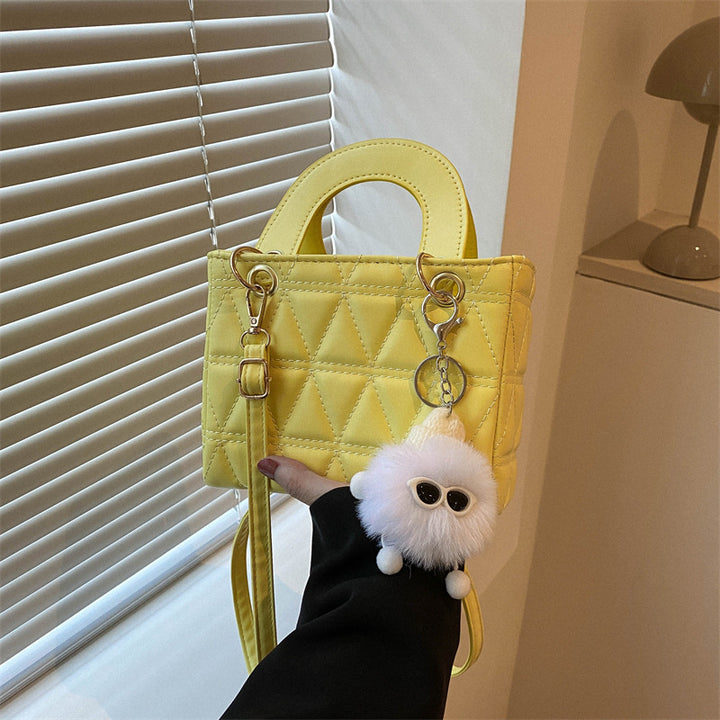 Femme quilted håndtaske med aftagelig charme Stilla