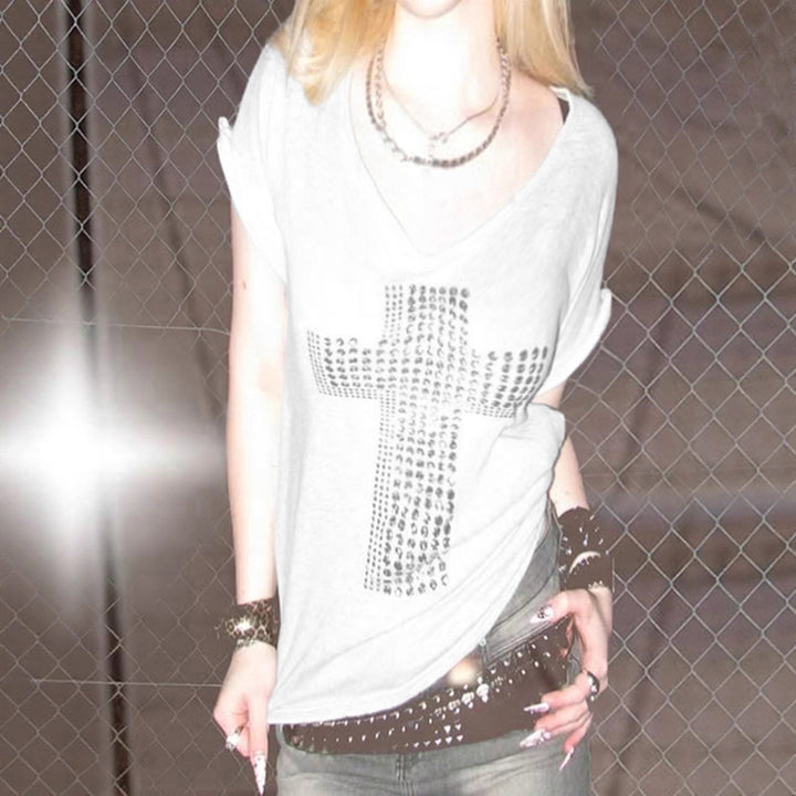 Dame stilfuld oversized T-shirt med kors-print og glimmerdetaljer Skovae
