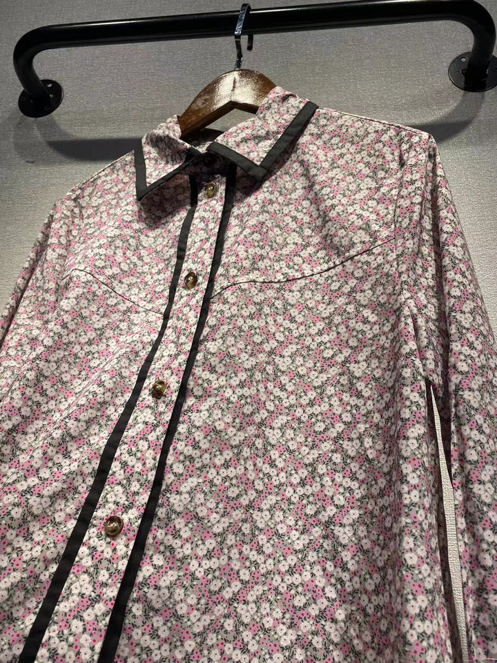 Dame skjortekjole med blomsterprint og kontrastdetaljer Stilla