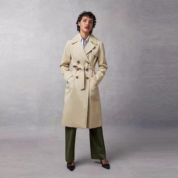 Dame trenchcoat med klassisk snit og elegante detaljer Stilla