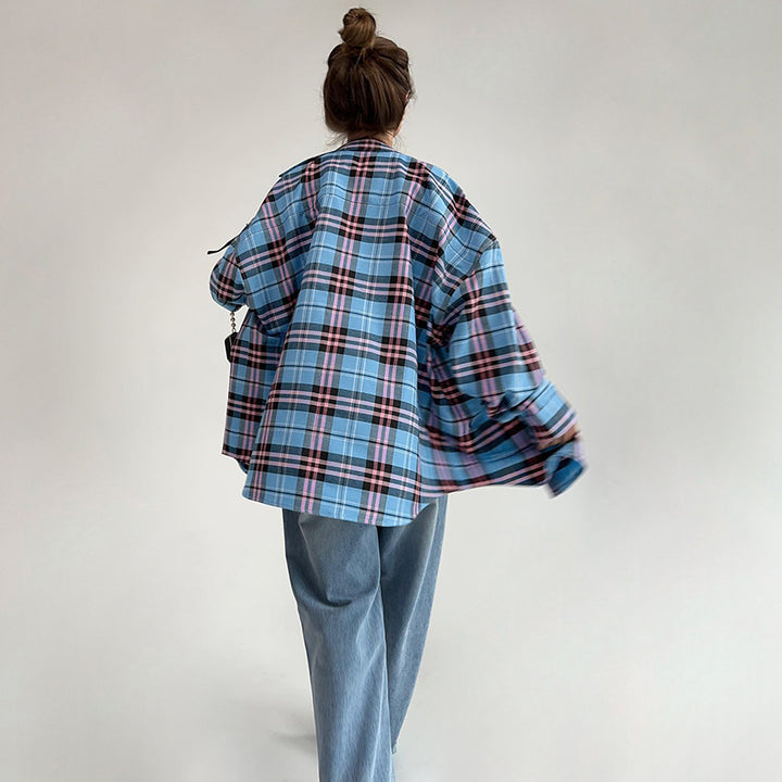 Dame Oversized Skjorte i ternet design med casual snit, lange ærmer og praktiske brystlommer Stilla