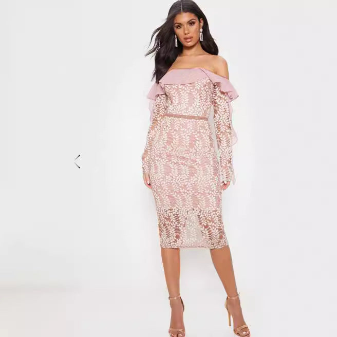 Dame Off-Shoulder Kjole med blomster-laceapplikationer og flæse-detaljer Stilla