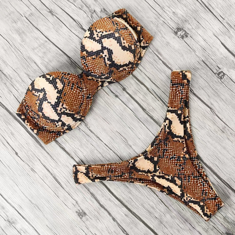 Dame triangel-bikini med elegant slangestrik og raffineret push-up-effekt Stilla