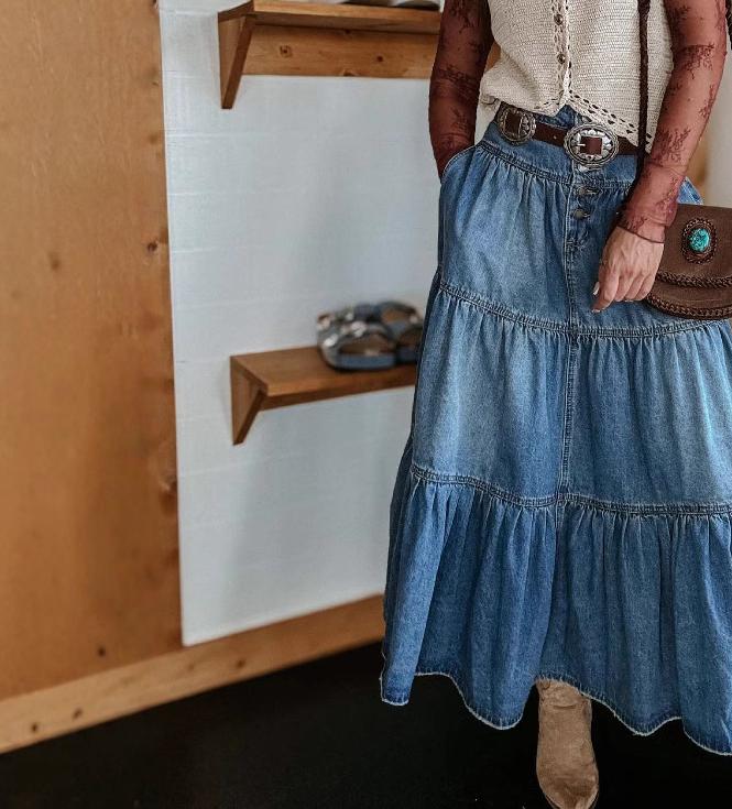 Dame lang denim-nederdel med flæser og knapdetalje Stilla