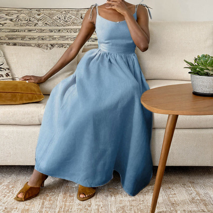 Dame hofte-langt maxikjole med dyb rygudskæring og praktiske stropper Stilla