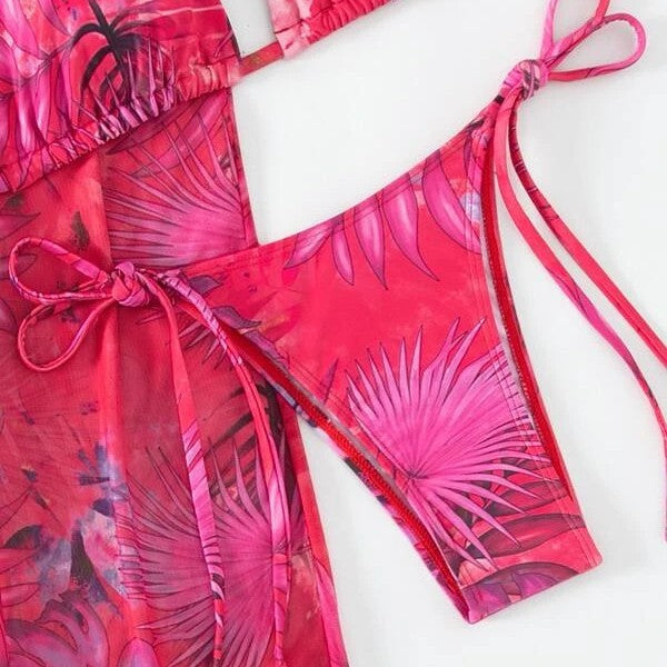 Dame bikini-sæt med moderigtig overtræk og eksotisk blade-design Stilla