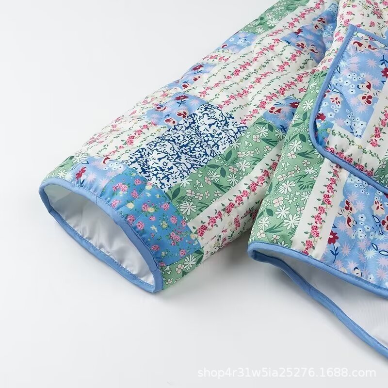 Dame patchwork-jakke med lommer og sløjfekrave Stilla