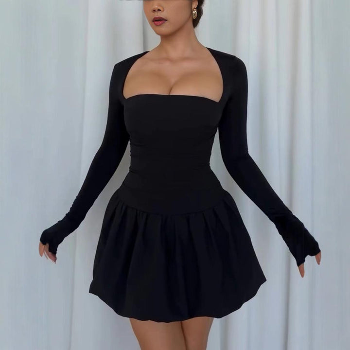 Kvinders mini kjole med off-shoulder design og lange ærmer Skovae