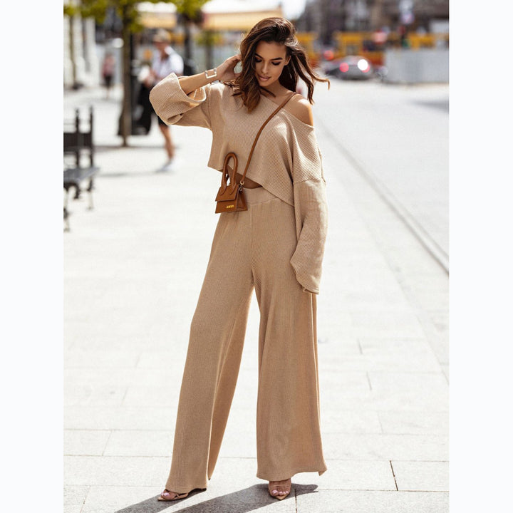 Kvinders afslappede to-delt sæt med blødt stof og fashionable oversized ærmer