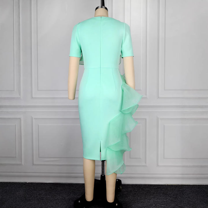 Dame tætsiddende Cocktailkjole med elegant rufflesdesign Skovae