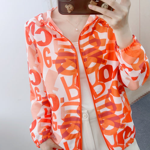 Dame Windbreaker Jakke med moderne grafiktryk og praktiske detaljer Stilla