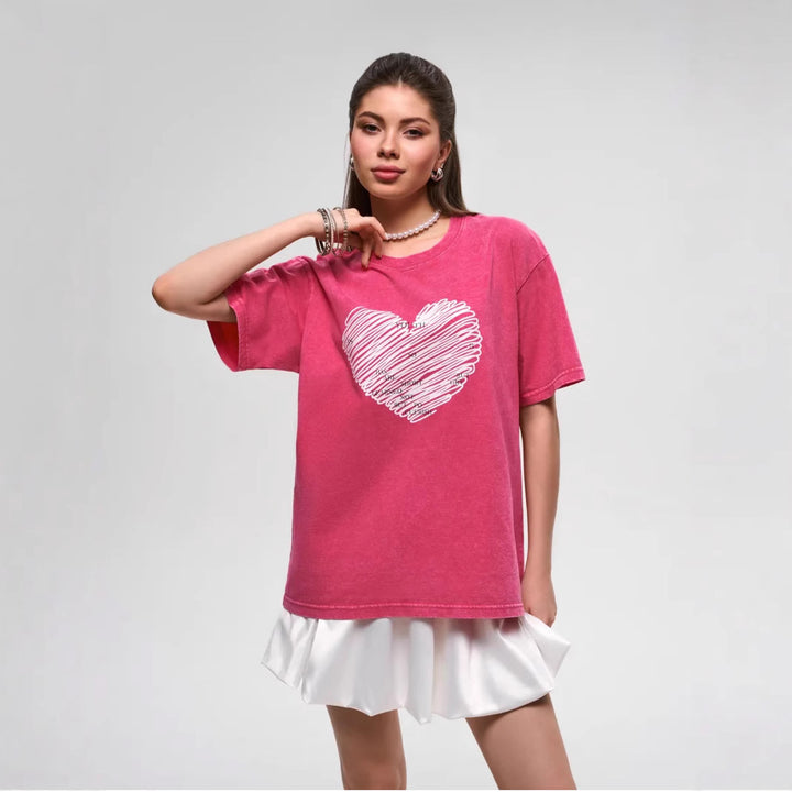 Dame T-shirt med kreativt hjerte-motiv og afslappet snit Stilla