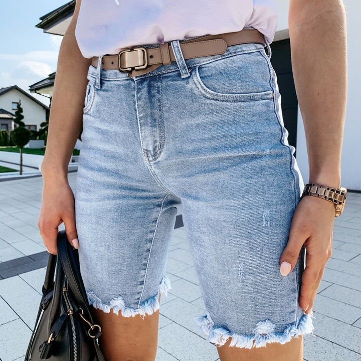 Dame Destroyed Denim-Shorts med frynsede sømme og sideliste Stilla