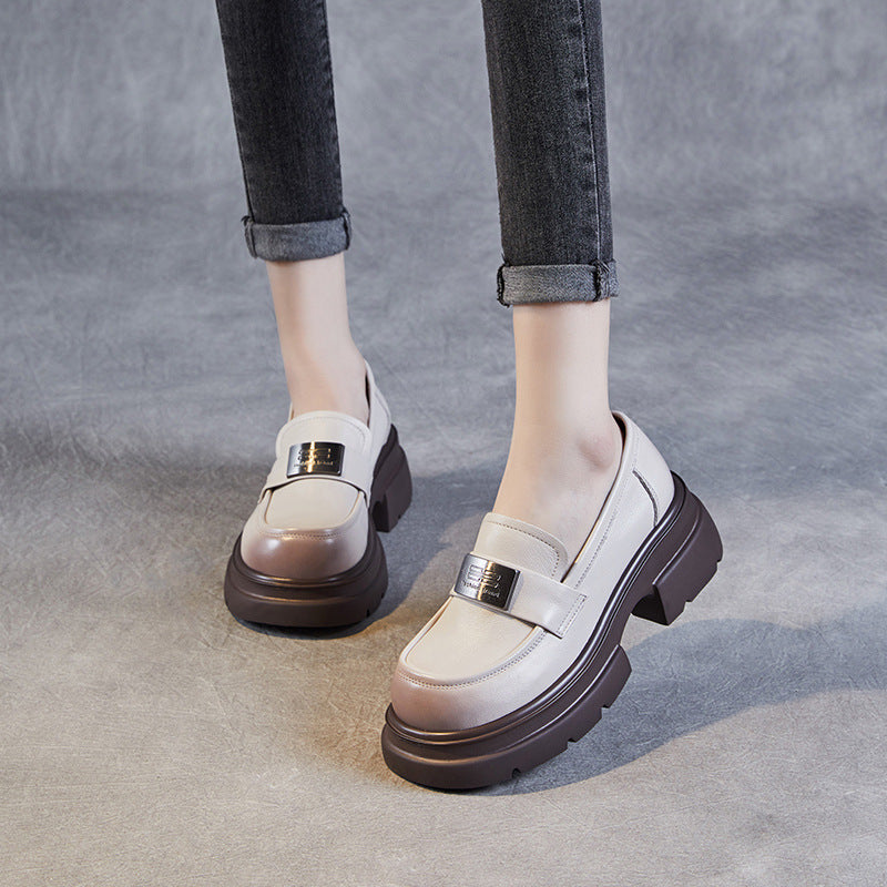 Femme Chunky Platform Støvle med dekorativ metallakcent Stilla