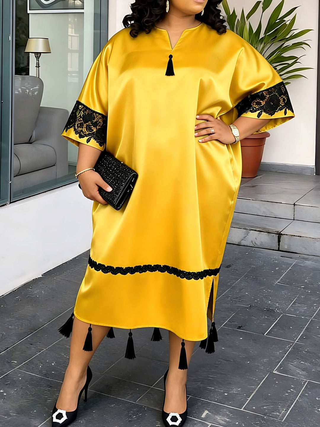 Dame Elegant Satin-Kaftanrobe med Blondeakcenter Skovae