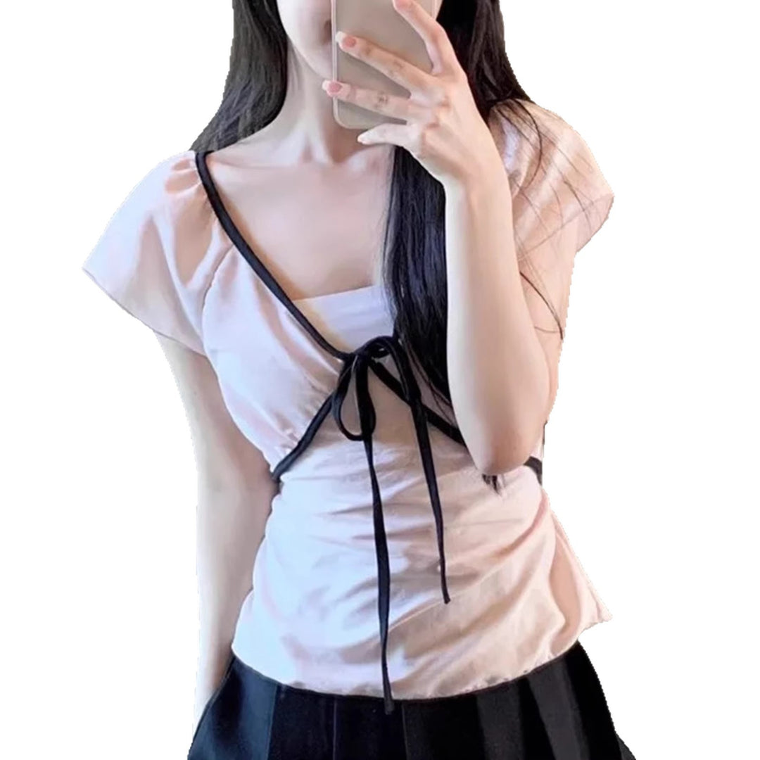 Damebluse med ruffles og justerbart bælte Skovae