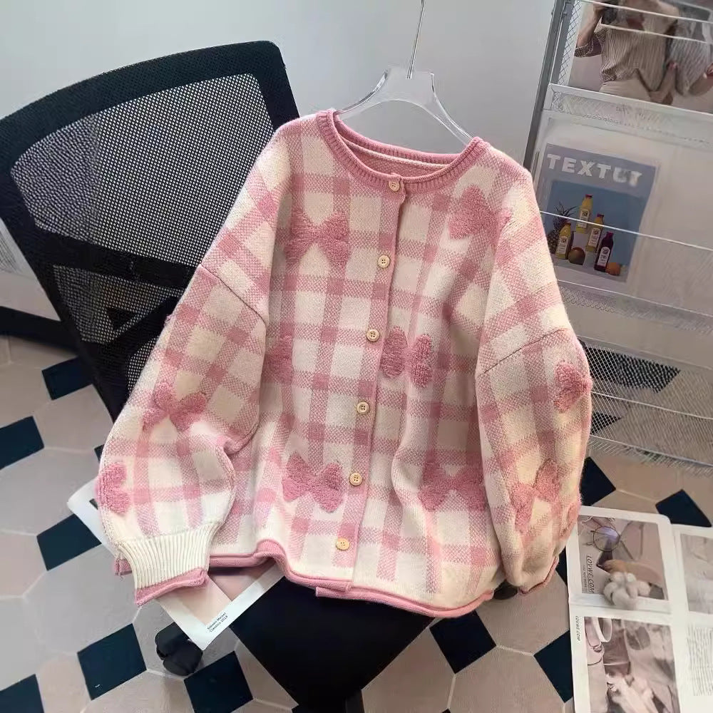 Kvindernes oversized cardigan med ternet mønster og hjerteapplikationer Stilla