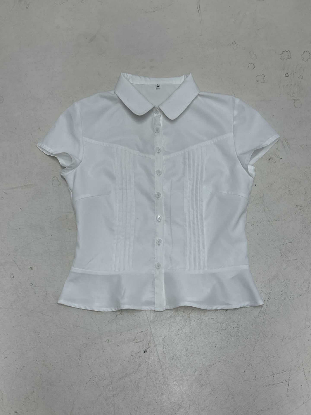 Dame kortærmet skjorte-bluse med figurtilpasset snit og elegante rynker Skovae