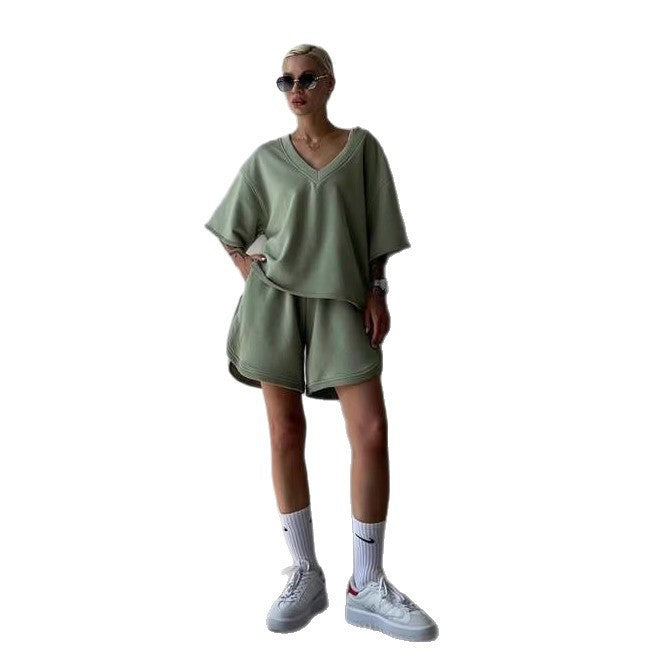 Kvinders afslappede sportsæt med oversized top og komfortable shorts