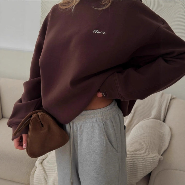 Kvinders casual oversized sweater med rund hals og diskret logo Stilla