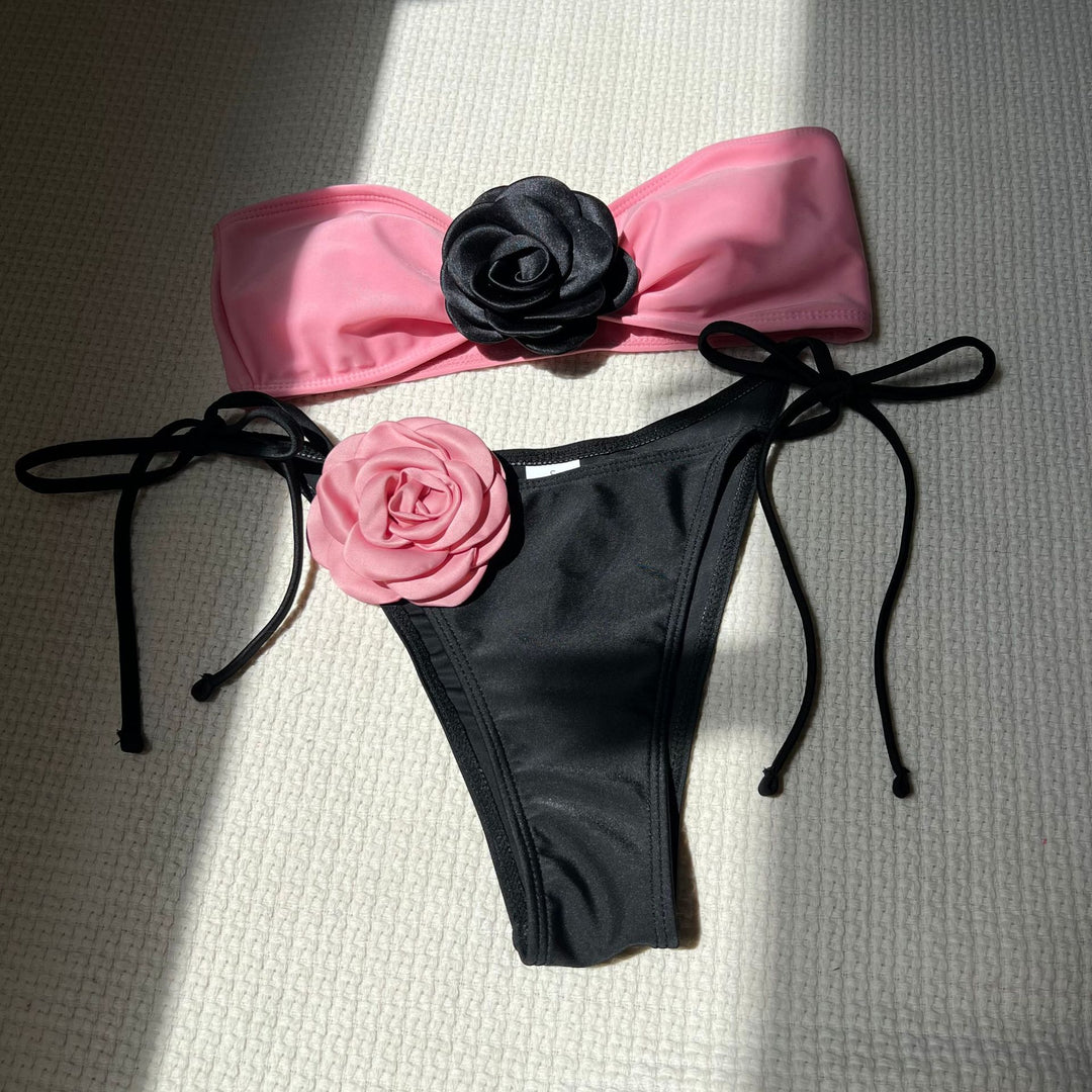 Dame Bandeau-Bikini med romantiske blomster-applikationer Stilla