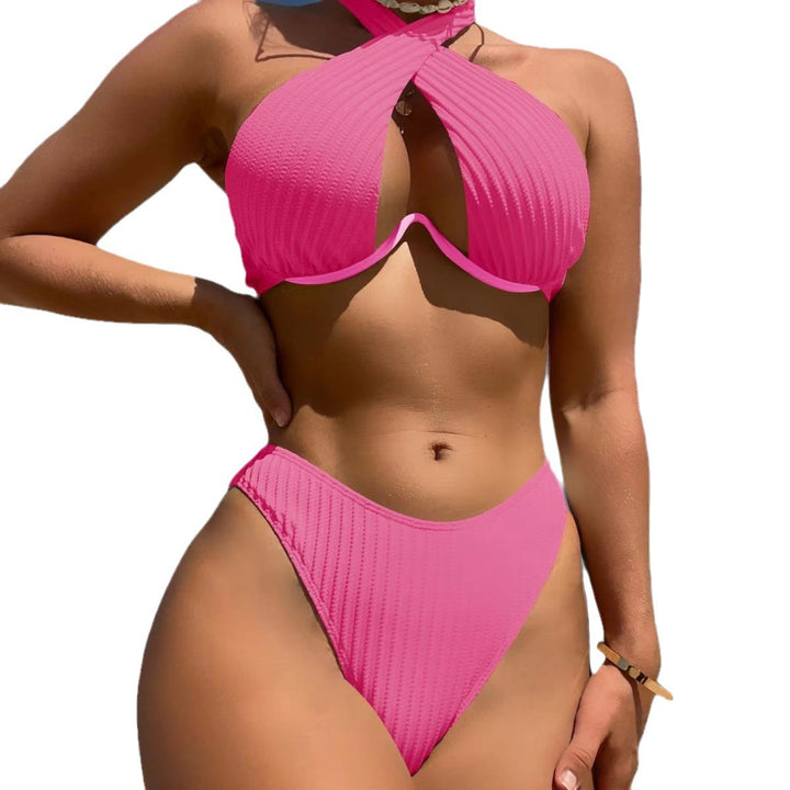 Dame højt skåret bikini-sæt med raffineret cut-out-design og stilige stropper Stilla