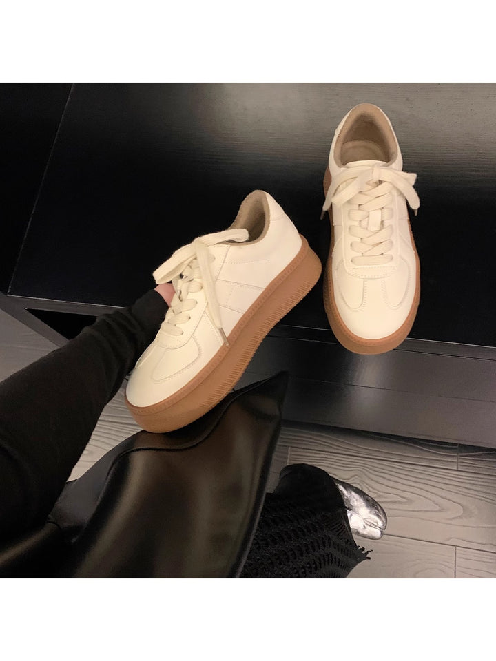 Damer retro-inspirerede fritidssneakers med strukturerede læderdetaljer Stilla