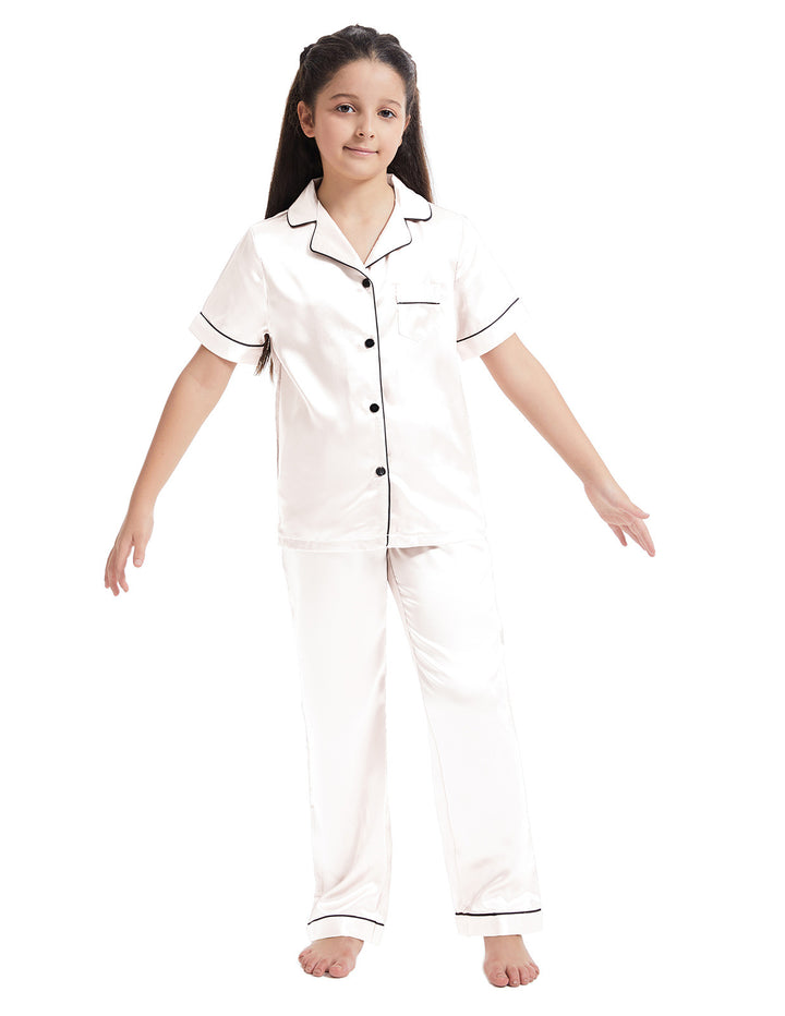 Dame pyjamasæt i luksuriøs satin med elegante syninger Stilla