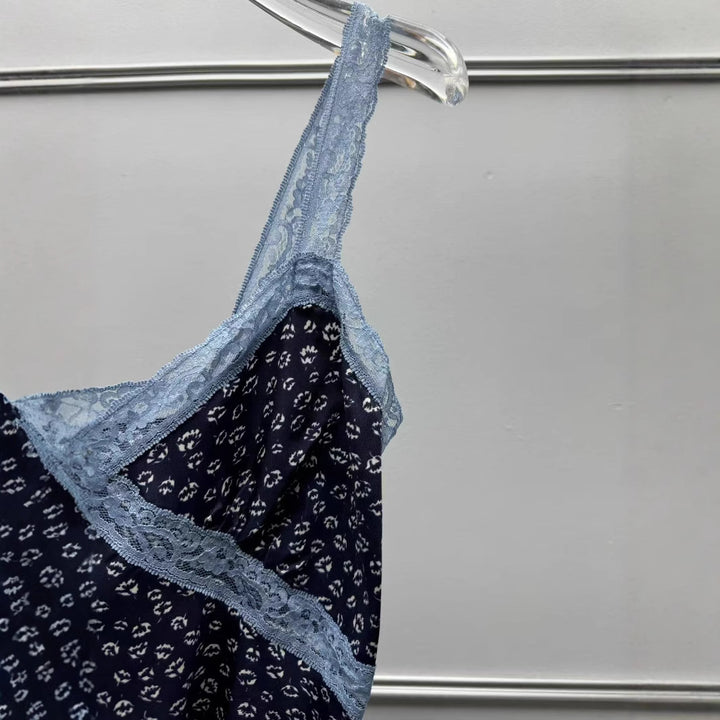 Dame spidstop med charmerende snit og filigrane detaljer Stilla