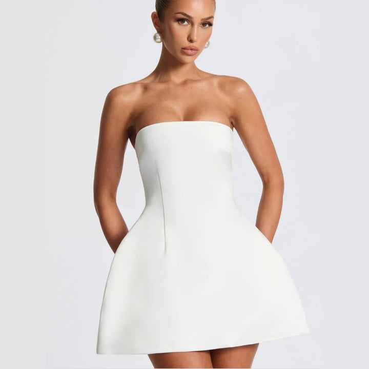 Dame Strapless Cocktailkjole med voluminøs kant og elegant design Stilla