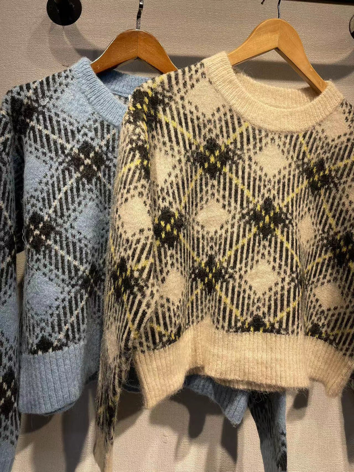 Dame sweater med stilfuldt ternet mønster og afslappet snit Stilla