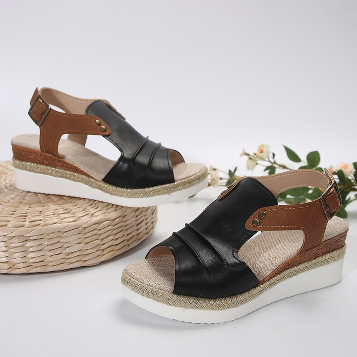 Dame Plateau-sandaler med justerbart rem-design og elegant glans Stilla