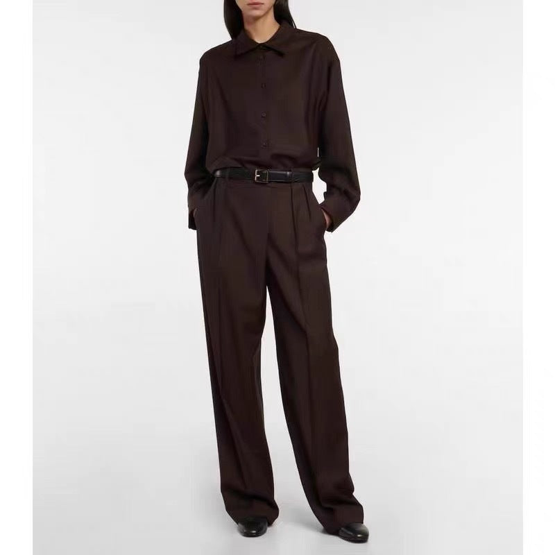 Kvinders elegante bluse med lange ærmer og minimalistisk knaplukning Stilla